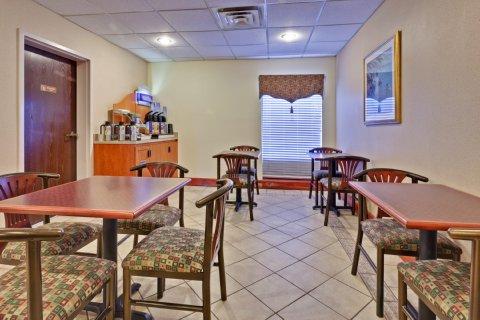 Quality - Exit 11 Locanda Clarksville